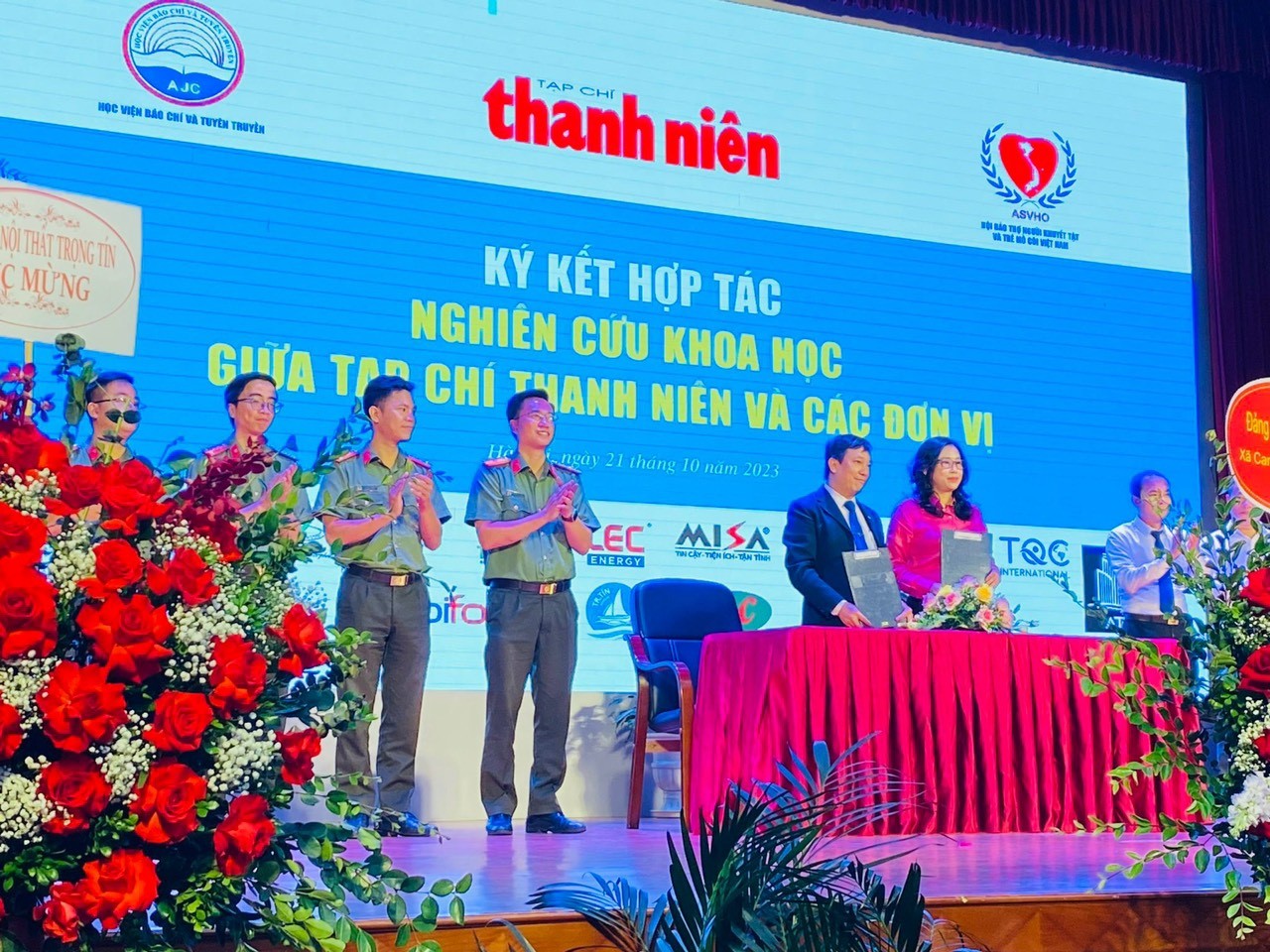 Trao giải cuộc thi viết 'Vượt lên số phận' lần VI và kỷ niệm 61 năm thành lập Tạp chí Thanh niên