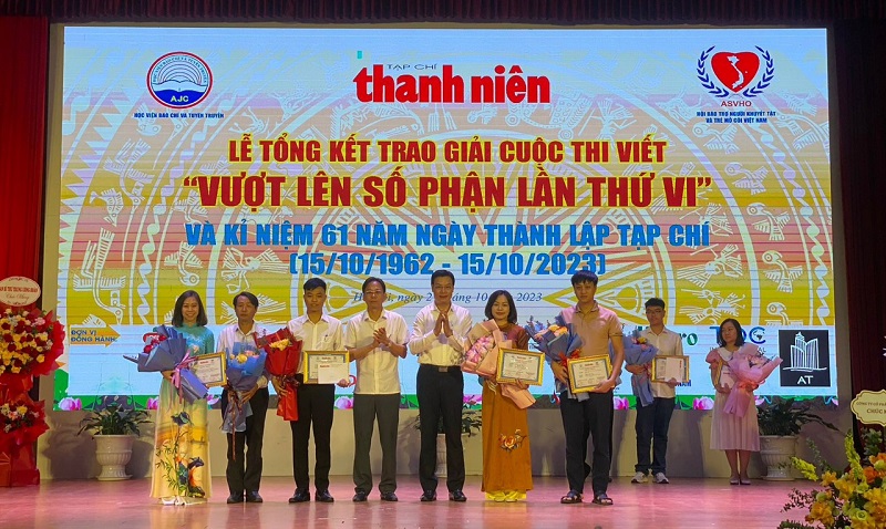 Trao giải cuộc thi viết 'Vượt lên số phận' lần VI và kỷ niệm 61 năm thành lập Tạp chí Thanh niên