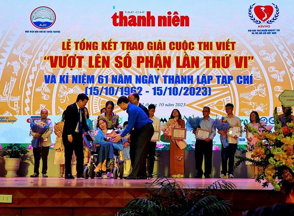 Trao giải cuộc thi viết 'Vượt lên số phận' lần VI và kỷ niệm 61 năm thành lập Tạp chí Thanh niên