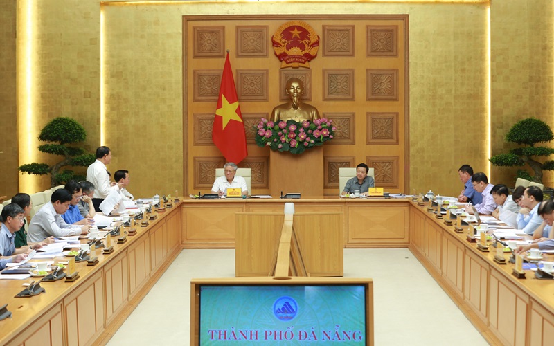 Tháo gỡ khó khăn, vướng mắc cho các dự án, đất đai để khơi thông nguồn lực phát triển