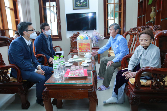 Phó Thủ tướng Vũ Đức Đam thăm, chúc Tết người nghèo, lao động khó khăn