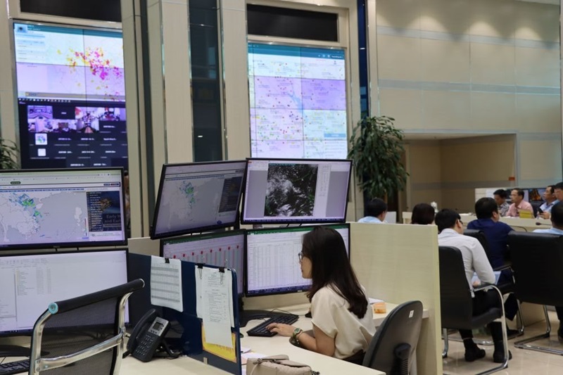 Tiếp tục theo dõi sát diễn biến mưa lũ, mực nước các hồ chứa, cập nhật thông tin liên tục
