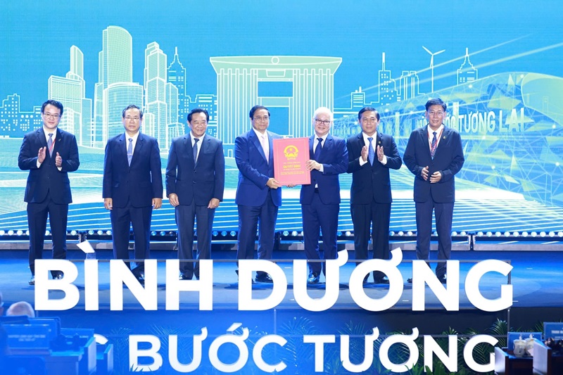 Thủ tướng: Bình Dương phải bứt phá hơn nữa, sớm trở thành thành phố trực thuộc Trung ương