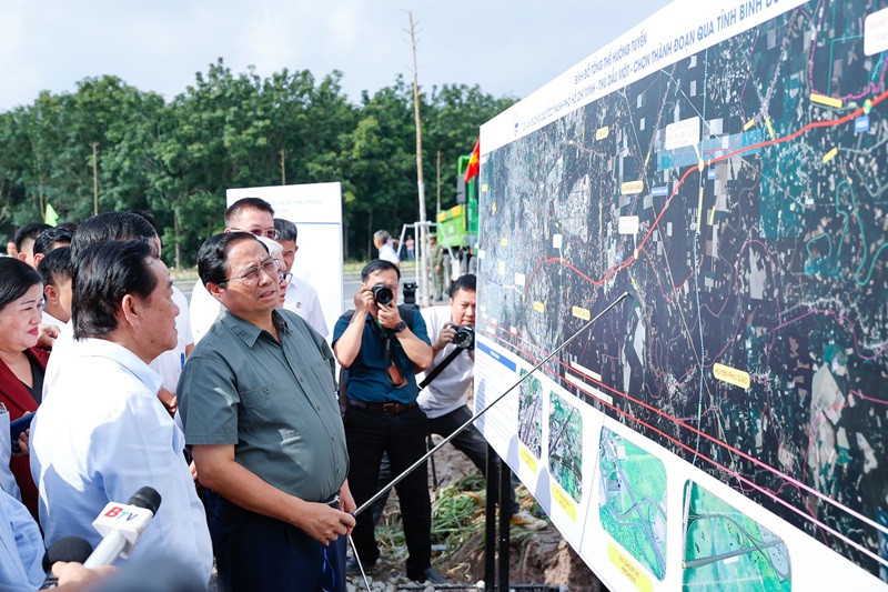 Thủ tướng: Bình Dương phải bứt phá hơn nữa, sớm trở thành thành phố trực thuộc Trung ương