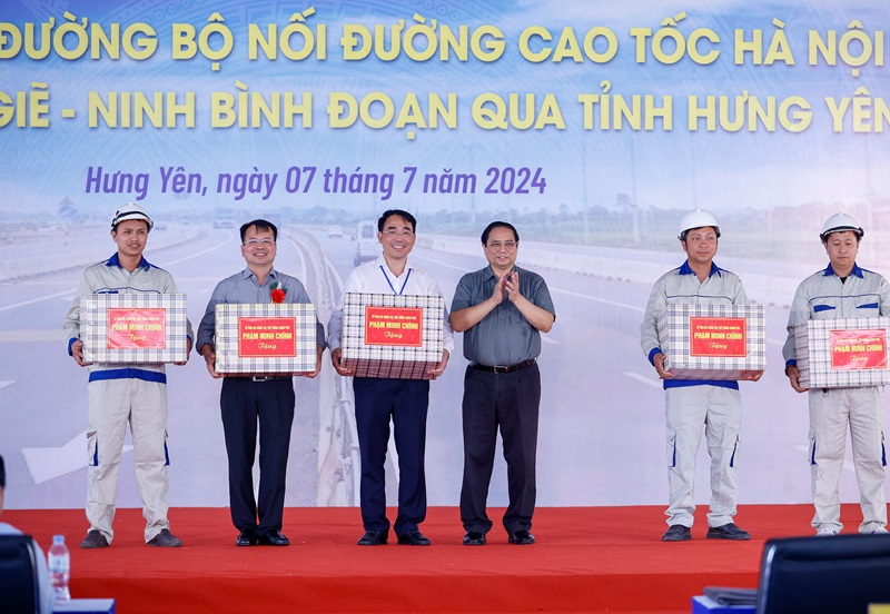 Thủ tướng dự lễ khánh thành tuyến đường nối 2 cao tốc huyết mạch của miền Bắc