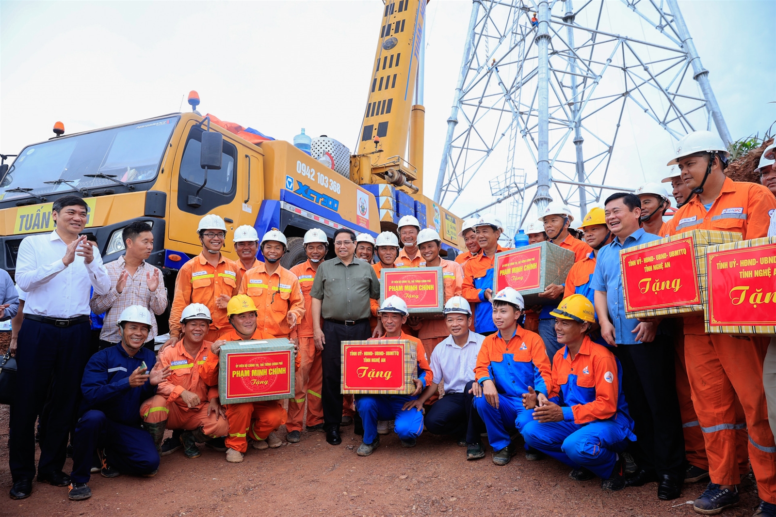 Thủ tướng yêu cầu thi đua 'nước rút, thần tốc' để hoàn thành đường dây 500 kV mạch 3