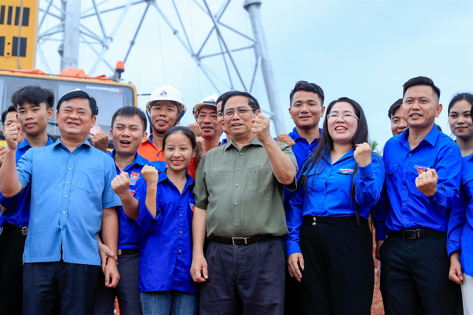 Thủ tướng yêu cầu thi đua 'nước rút, thần tốc' để hoàn thành đường dây 500 kV mạch 3