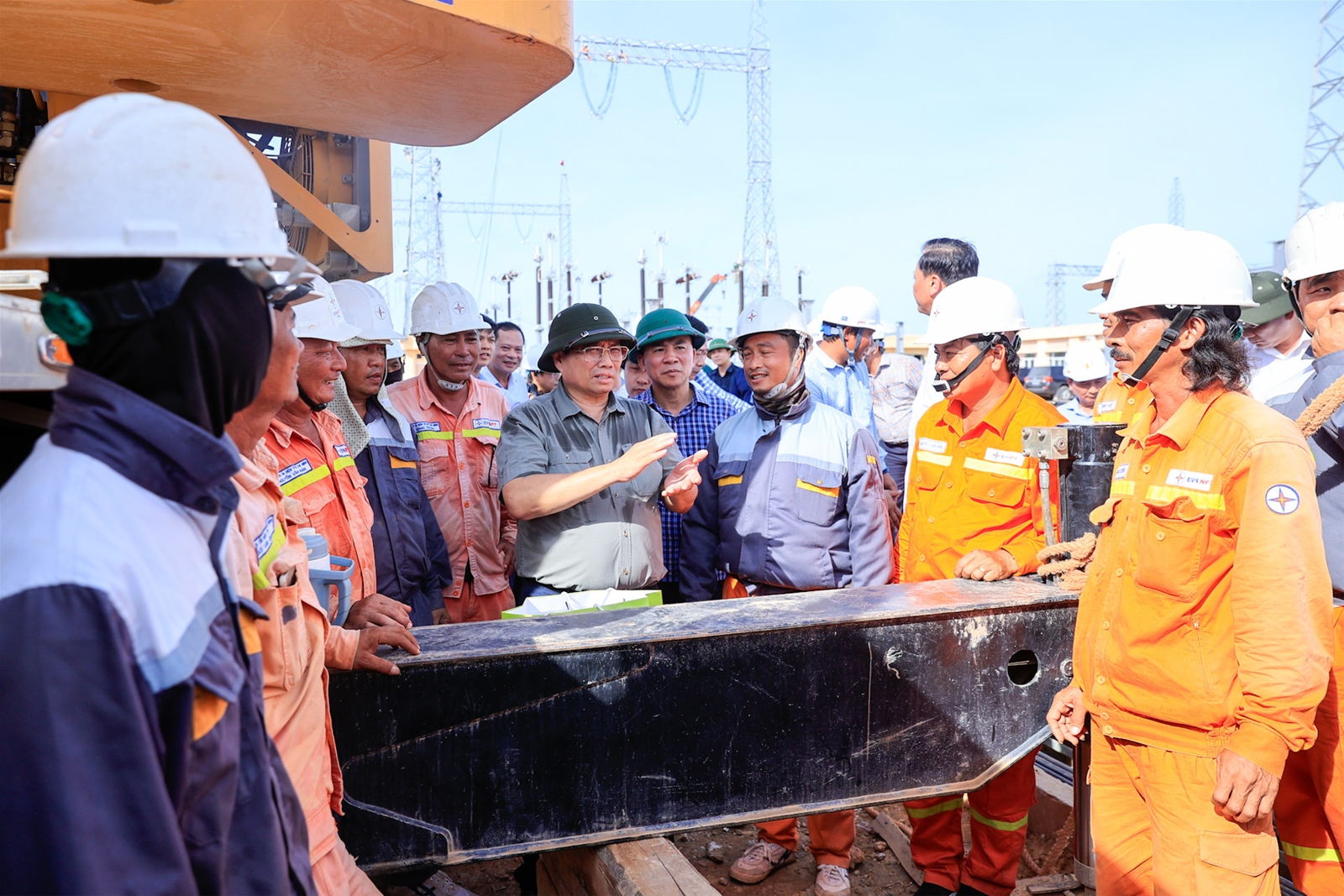 Thủ tướng kiểm tra, động viên, đôn đốc dự án đường dây 500 kV mạch 3