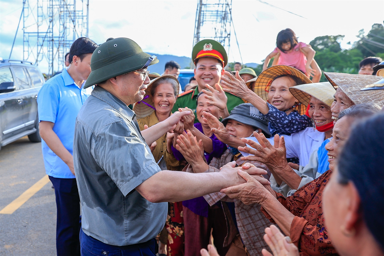 Thủ tướng kiểm tra, động viên, đôn đốc dự án đường dây 500 kV mạch 3