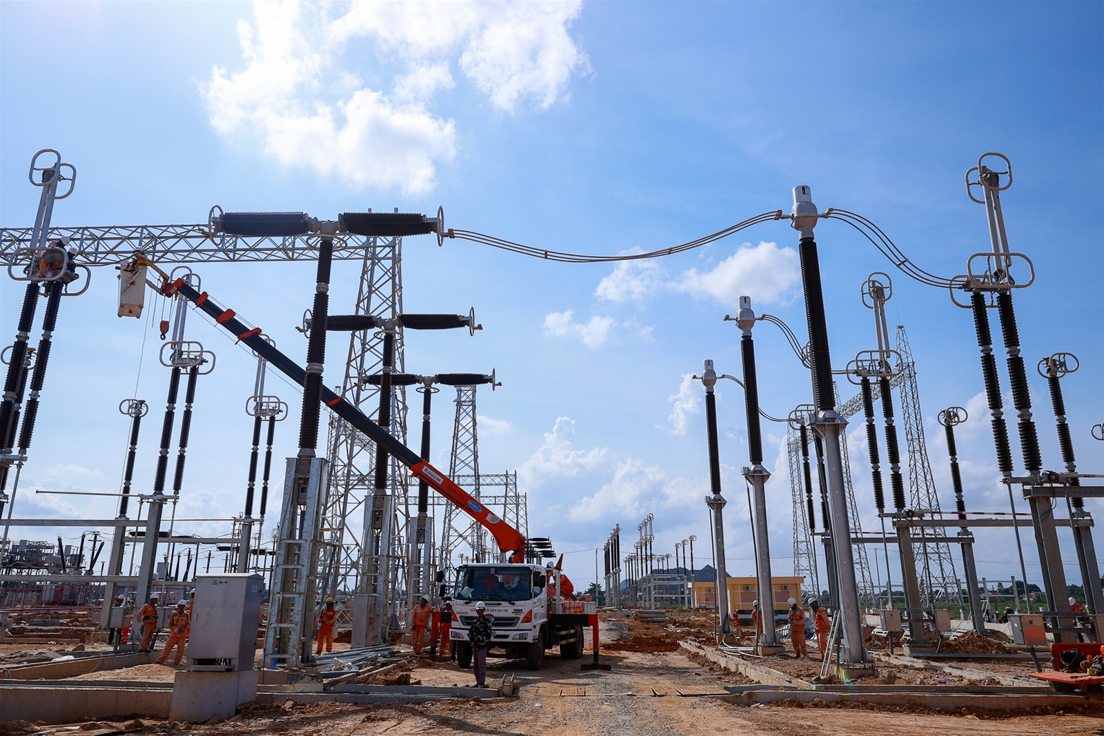 Thủ tướng kiểm tra, động viên, đôn đốc dự án đường dây 500 kV mạch 3