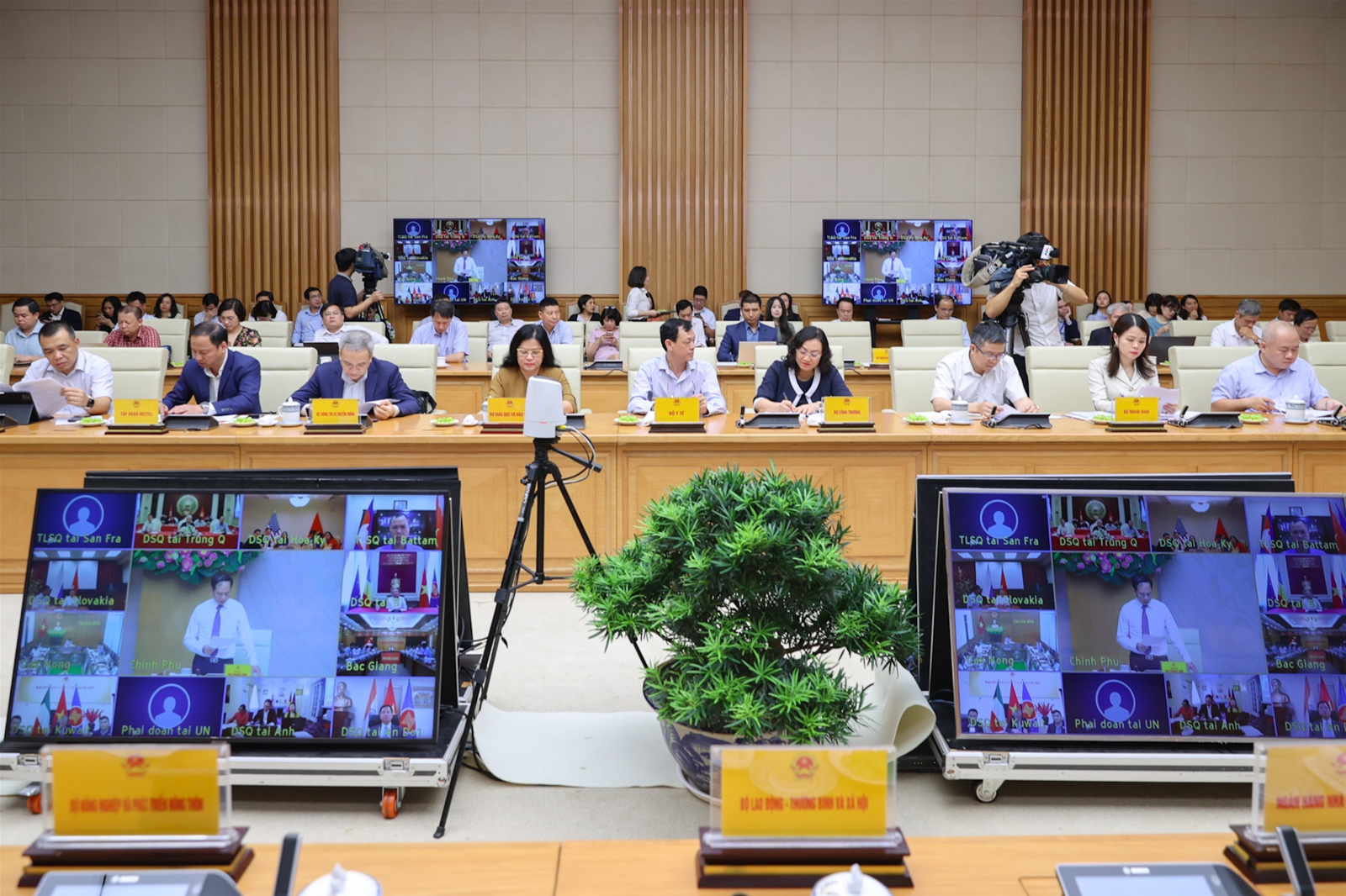 Thủ tướng: Ngoại giao kinh tế cần phát huy và tận dụng mọi cơ hội phát triển đất nước