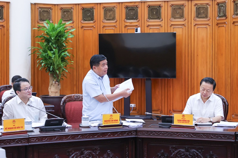 Thủ tướng: Khơi thông mọi nguồn lực, lấy đầu tư công dẫn dắt, kích hoạt đầu tư