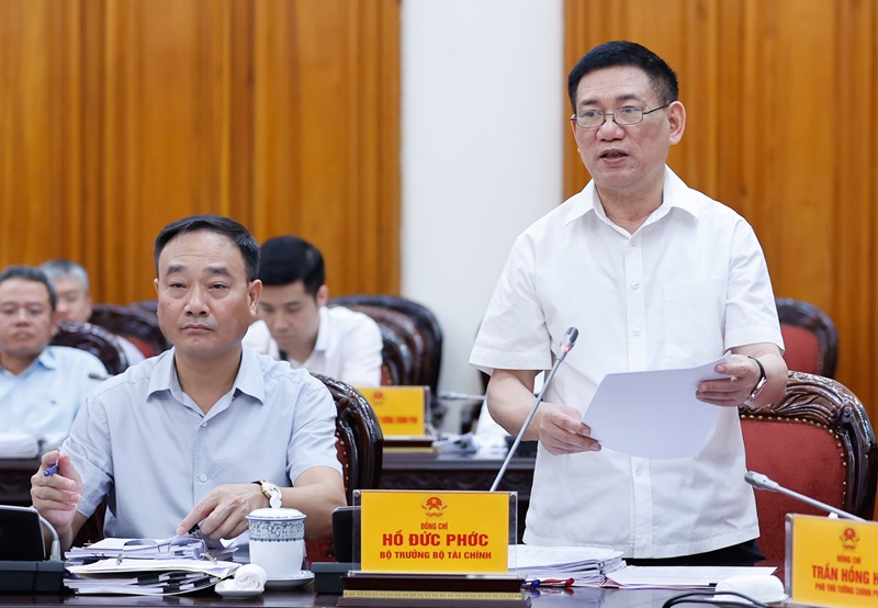 Thủ tướng Phạm Minh Chính chủ trì cuộc họp về 3 dự án luật thuế và quản lý vốn