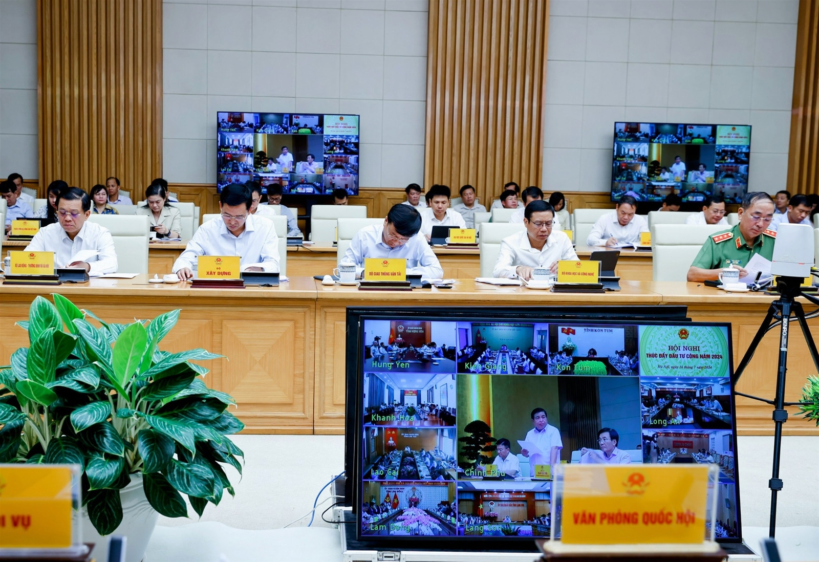 Thủ tướng: '5 quyết tâm', '5 bảo đảm' để thúc đẩy giải ngân, sử dụng hiệu quả nhất nguồn vốn gần 670 nghìn tỷ đồng