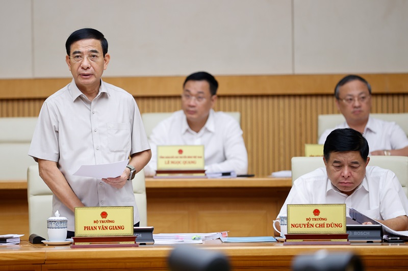 Thủ tướng: Tháo gỡ vướng mắc pháp lý, huy động và sử dụng hiệu quả nhất mọi nguồn lực phát triển