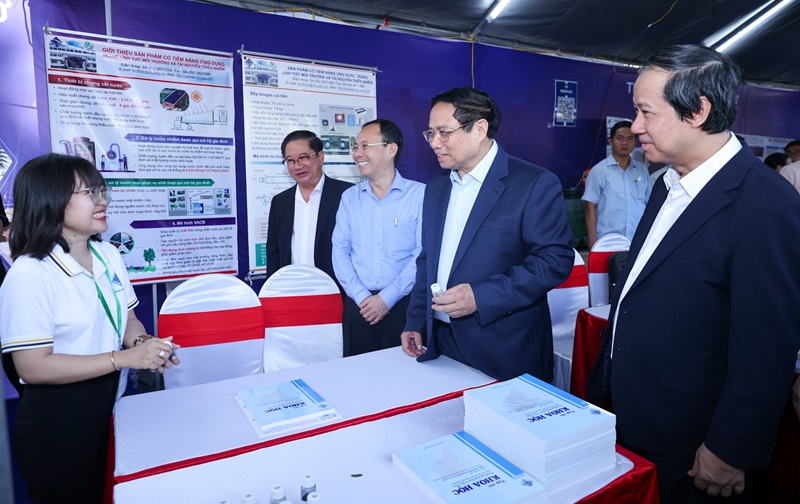 Thủ tướng khích lệ thế hệ trẻ 'gen Z' dũng cảm khởi nghiệp, đổi mới sáng tạo