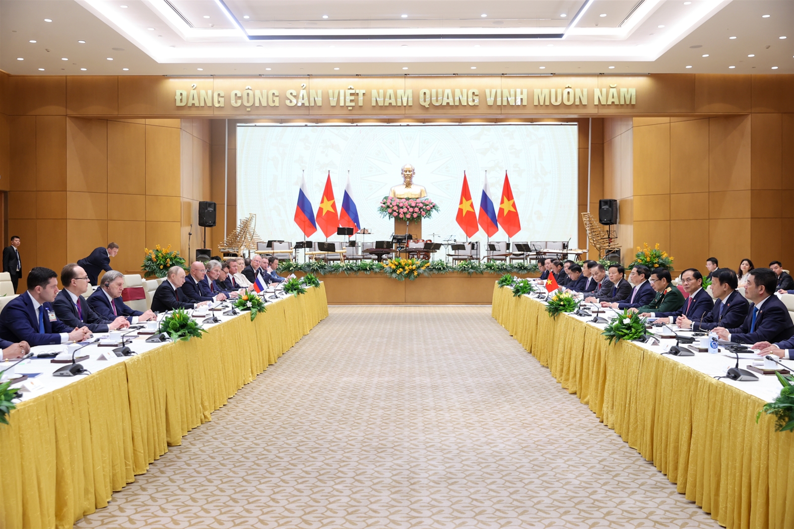 Sớm triển khai một số dự án lớn mang tính chất 'hải đăng' của Nga tại Việt Nam