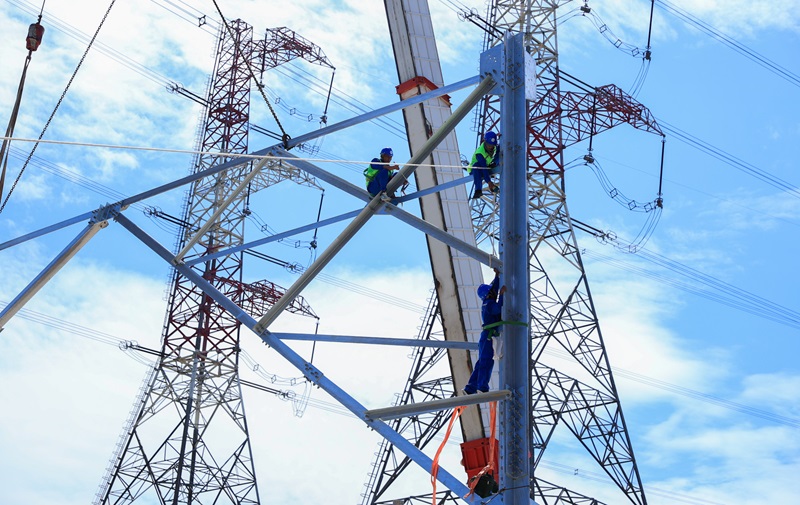 Thủ tướng kiểm tra hiện trường, đôn đốc 2 công trình điện trọng điểm