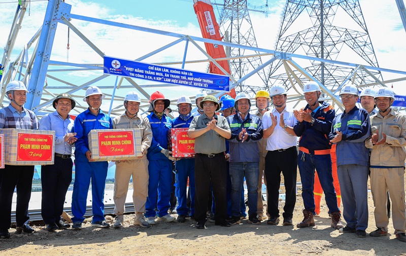 Thủ tướng kiểm tra hiện trường, đôn đốc 2 công trình điện trọng điểm