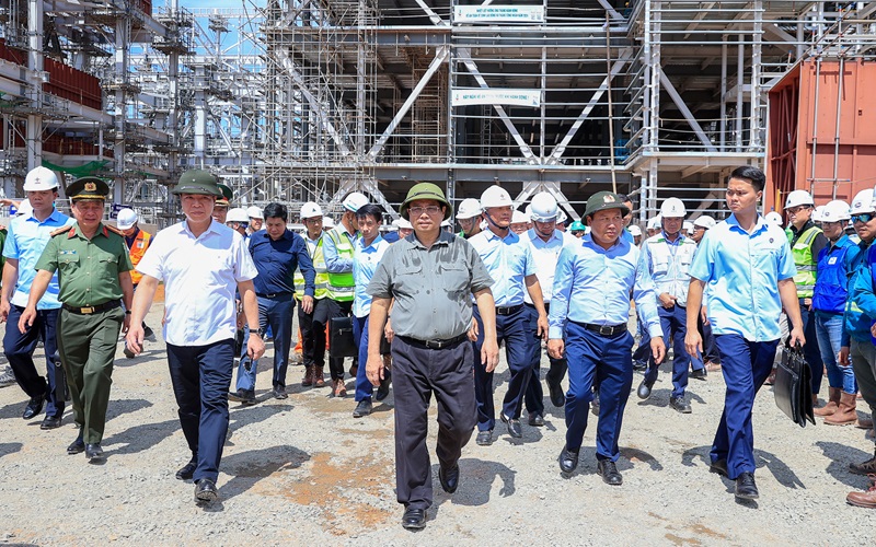Thủ tướng kiểm tra hiện trường, đôn đốc 2 công trình điện trọng điểm