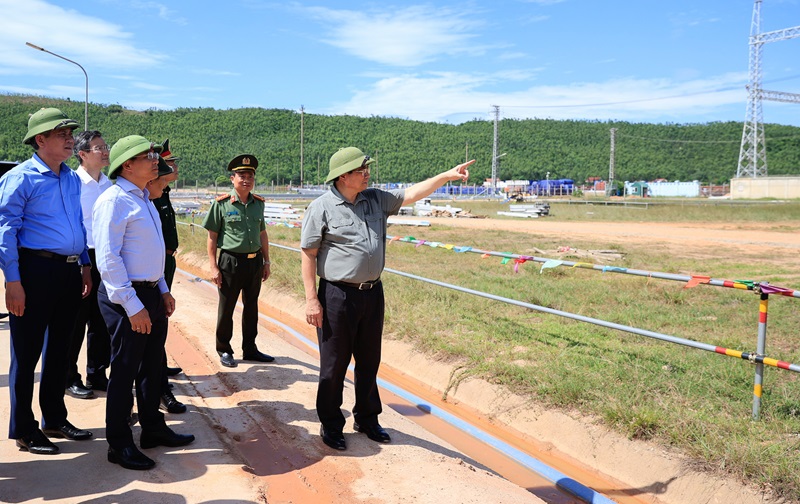 Thủ tướng kiểm tra hiện trường, đôn đốc 2 công trình điện trọng điểm