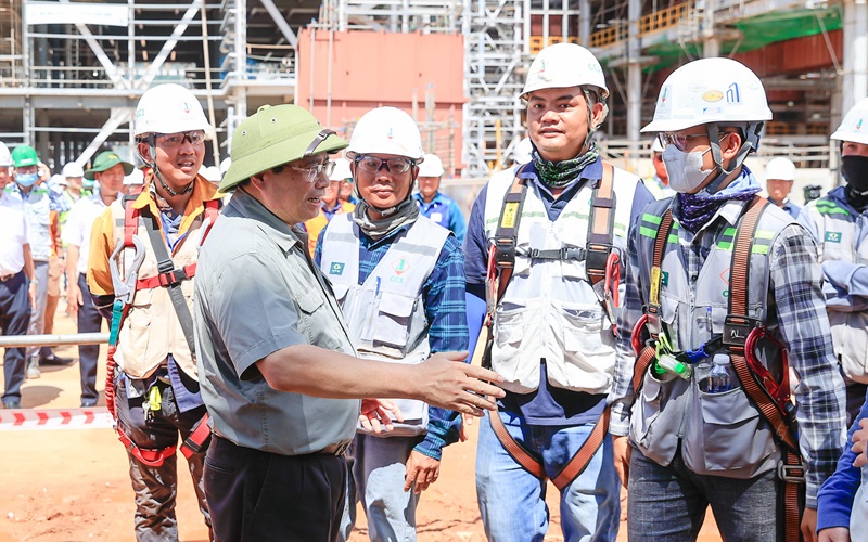 Thủ tướng kiểm tra hiện trường, đôn đốc 2 công trình điện trọng điểm