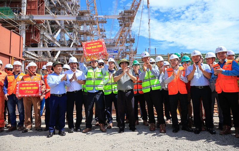 Thủ tướng kiểm tra hiện trường, đôn đốc 2 công trình điện trọng điểm