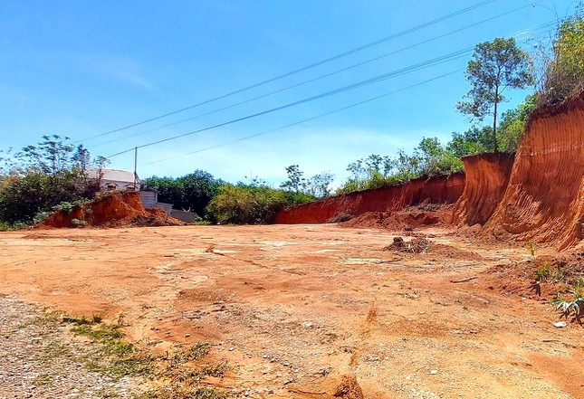 Uỷ ban huyện bị phê bình vì để xảy ra khai thác khoáng sản trái phép