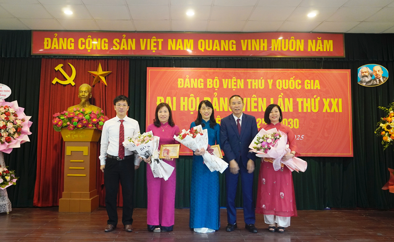 Xây dựng Đảng bộ vững mạnh, đưa Viện Thú y Quốc gia lên tầm cao mới