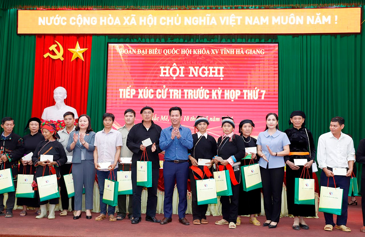 Đoàn ĐBQH tỉnh Hà Giang tiếp xúc cử tri tại huyện Bắc Mê trước Kỳ họp thứ 7, Quốc hội Khoá XV