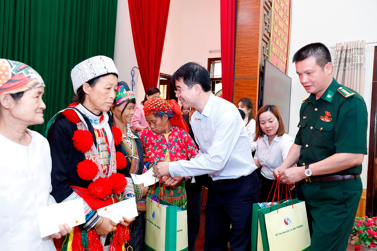 Đoàn ĐBQH tỉnh Hà Giang tiếp xúc cử tri tại huyện Bắc Mê trước Kỳ họp thứ 7, Quốc hội Khoá XV