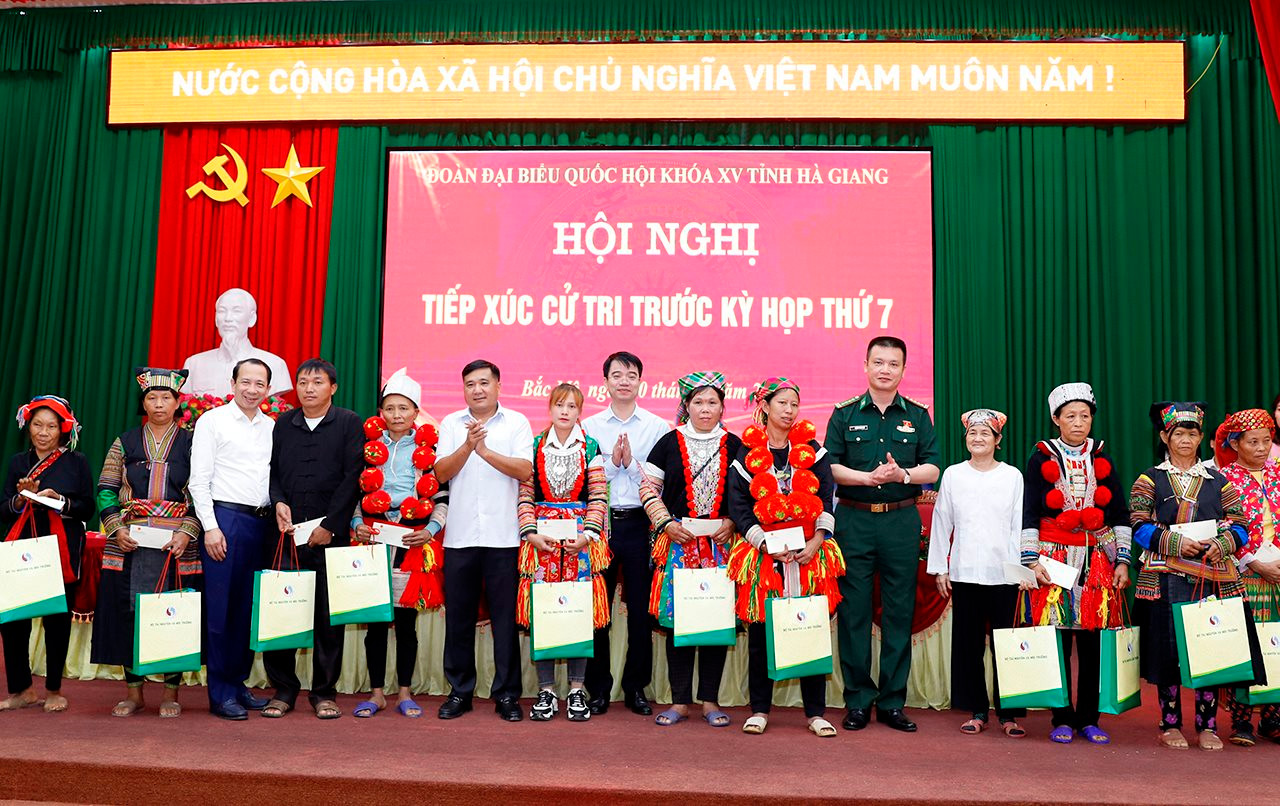 Đoàn ĐBQH tỉnh Hà Giang tiếp xúc cử tri tại huyện Bắc Mê trước Kỳ họp thứ 7, Quốc hội Khoá XV