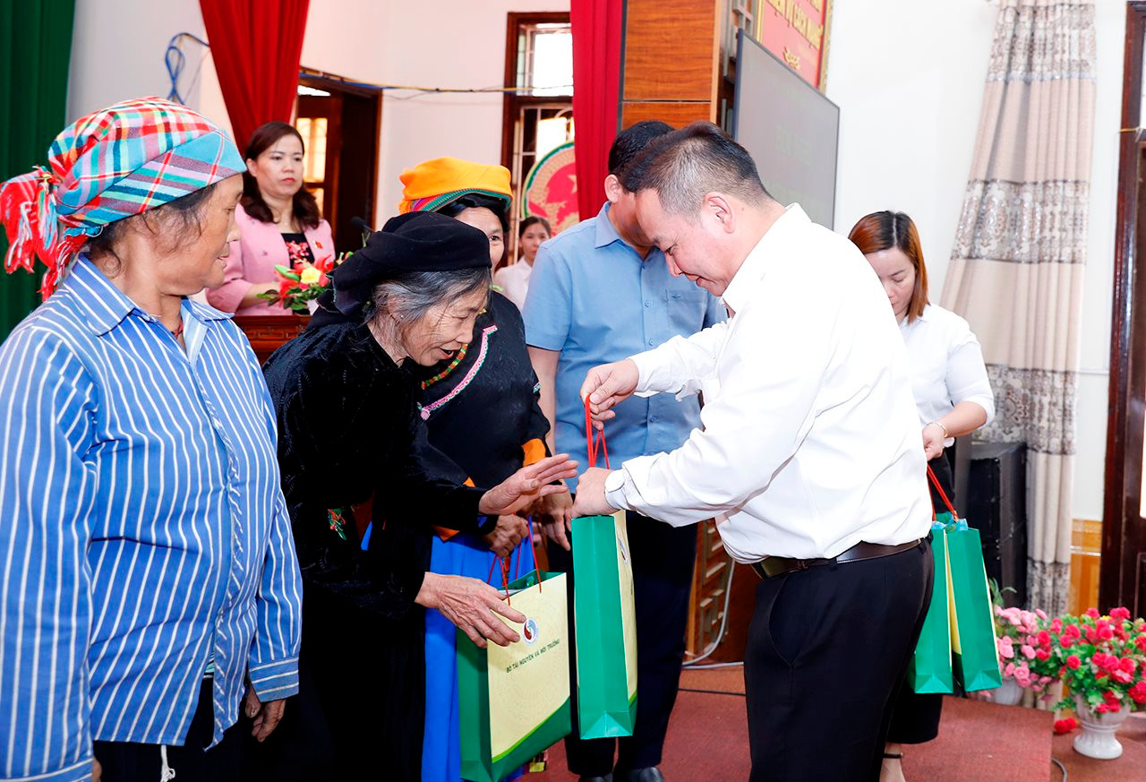 Đoàn ĐBQH tỉnh Hà Giang tiếp xúc cử tri tại huyện Bắc Mê trước Kỳ họp thứ 7, Quốc hội Khoá XV