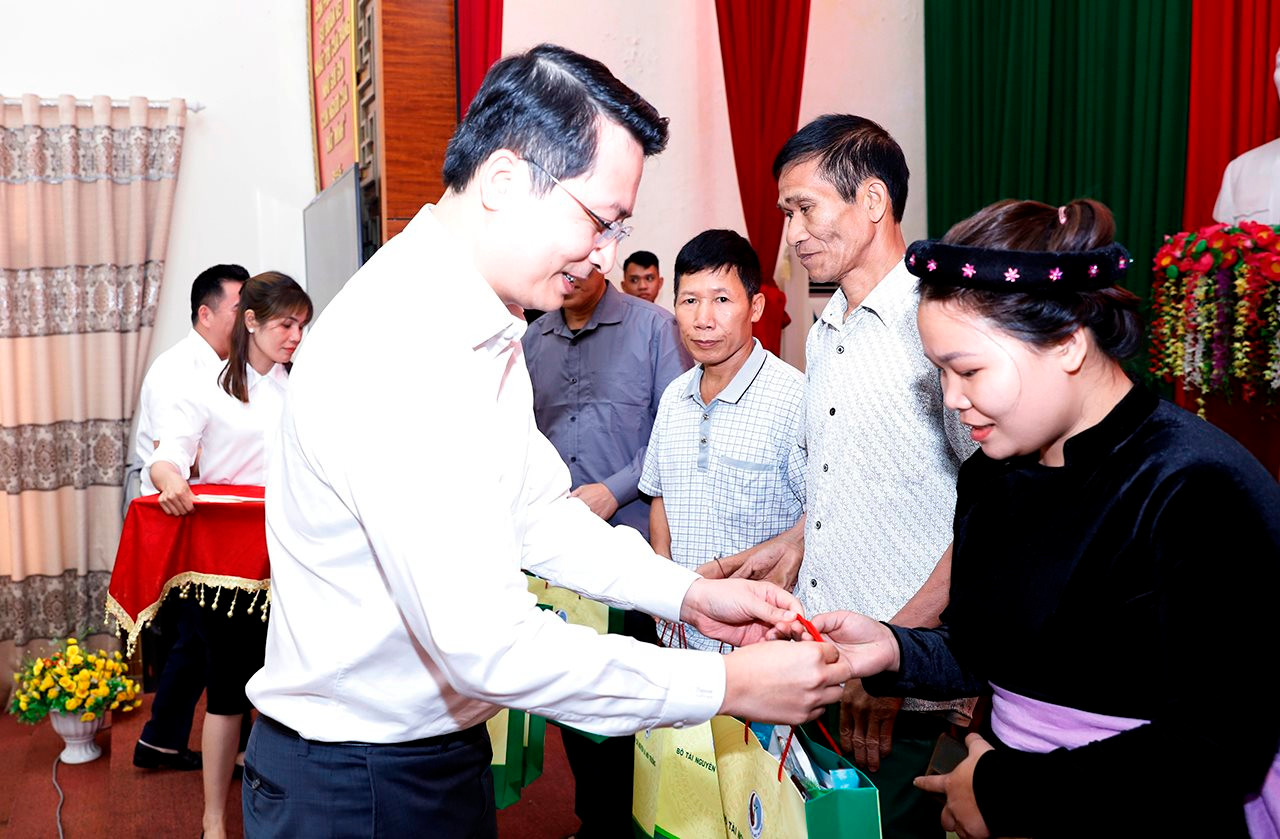 Đoàn ĐBQH tỉnh Hà Giang tiếp xúc cử tri tại huyện Bắc Mê trước Kỳ họp thứ 7, Quốc hội Khoá XV