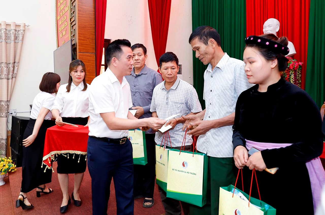 Đoàn ĐBQH tỉnh Hà Giang tiếp xúc cử tri tại huyện Bắc Mê trước Kỳ họp thứ 7, Quốc hội Khoá XV