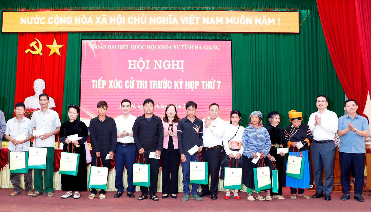 Đoàn ĐBQH tỉnh Hà Giang tiếp xúc cử tri tại huyện Bắc Mê trước Kỳ họp thứ 7, Quốc hội Khoá XV