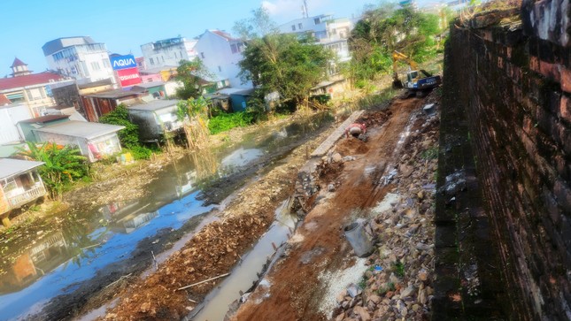 Huế ‘cứu’ kè đá cổ dưới chân Kinh thành