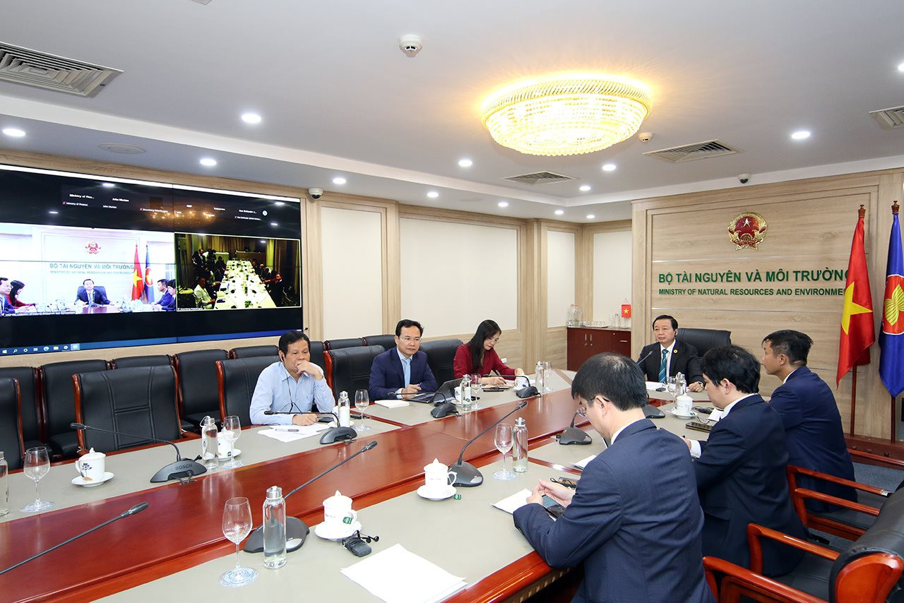 Họp bàn giải pháp hợp tác, thu hút nguồn lực tài chính tư nhân cho chuyển đổi năng lượng