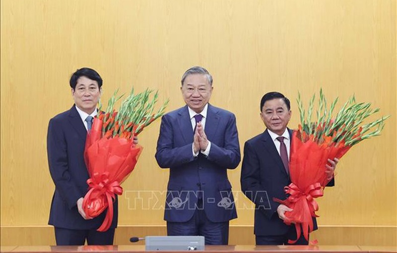 Tổng Bí thư Tô Lâm trao Quyết định phân công đồng chí Trần Cẩm Tú giữ chức Thường trực Ban Bí thư