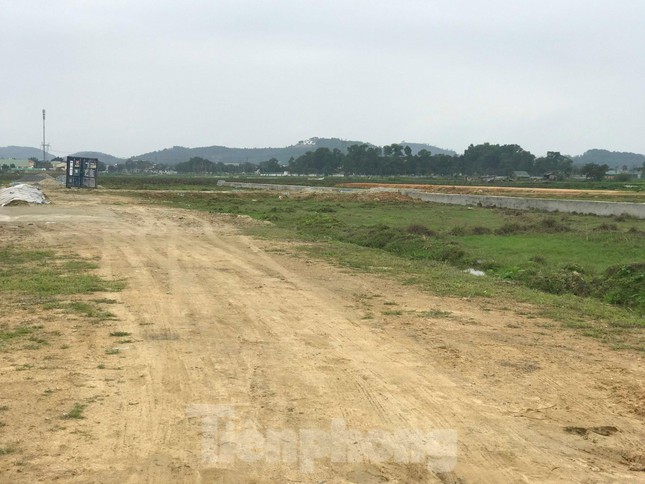 Dân sửng sốt vì đất nông thôn có giá khởi điểm 'trên trời'