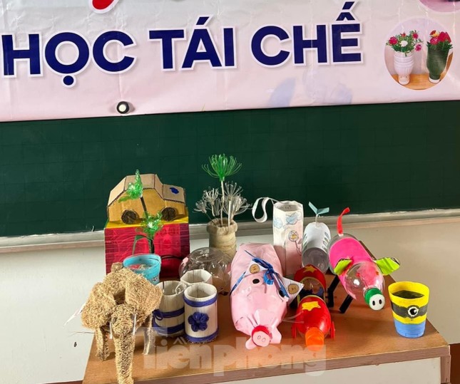 Bạn trẻ Đắk Lắk tái chế rác thải nhựa, bảo vệ môi trường