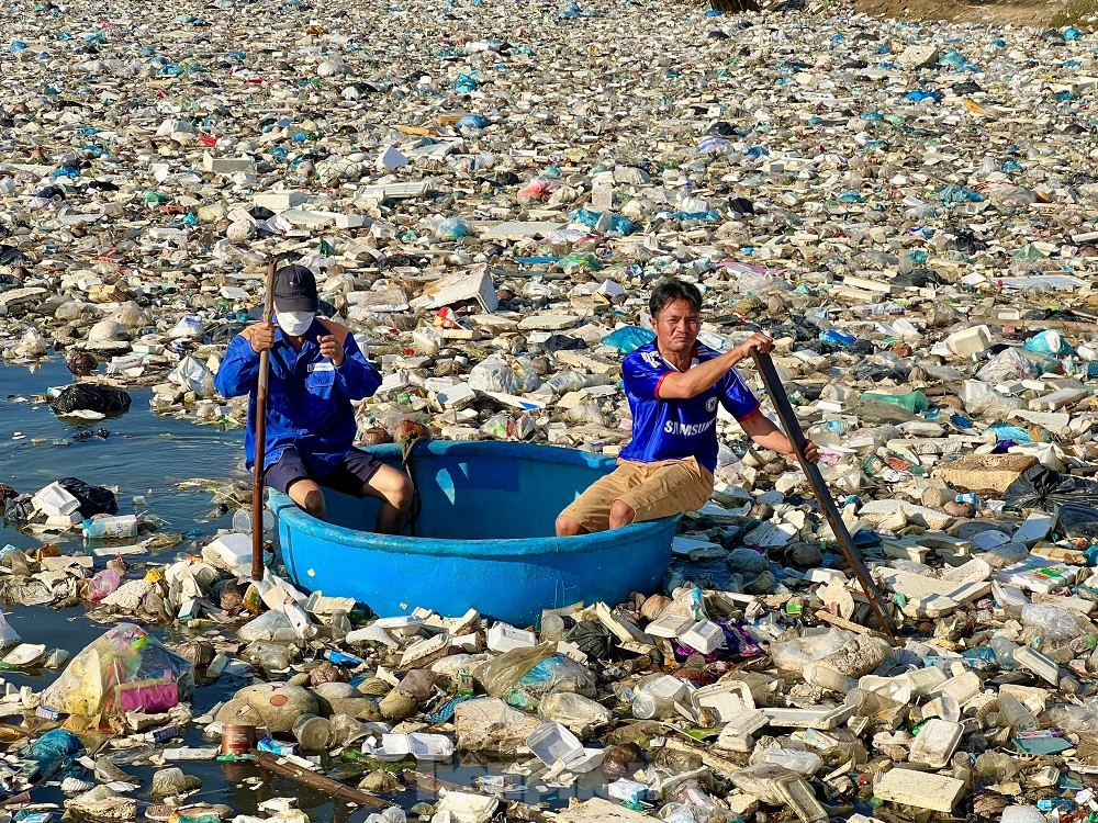 Dọn hơn 400 tấn rác thải ở Sa Huỳnh