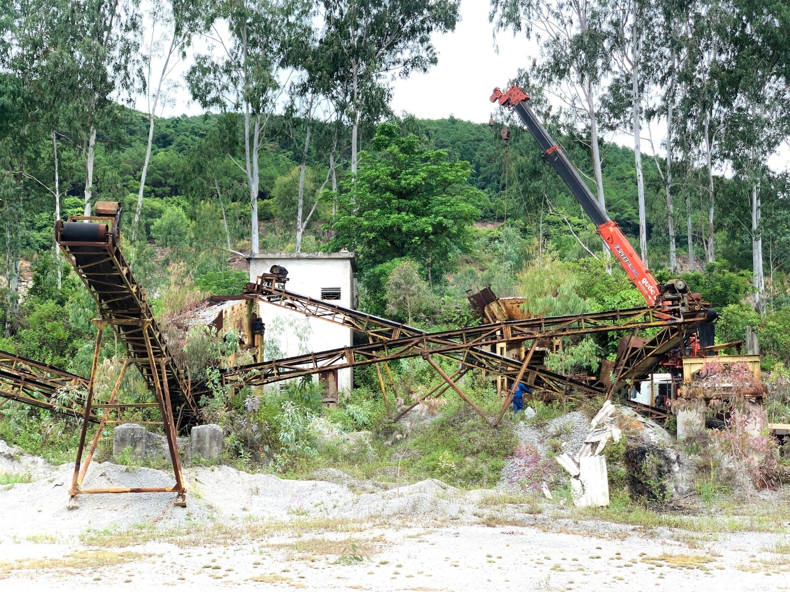 Nghĩa địa máy móc hoang phế nơi các mỏ khoáng sản bị ‘cấm cửa’