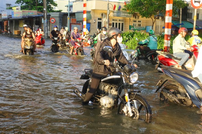 Thời tiết TPHCM đáng lưu ý tuần tới, triều cường vượt báo động III