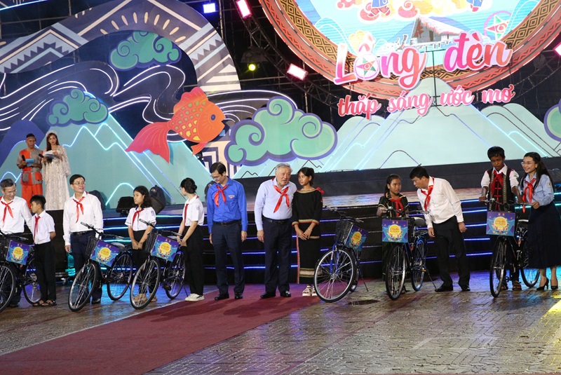 Mọi trẻ em đều phải được vui chơi, học tập và phát triển toàn diện