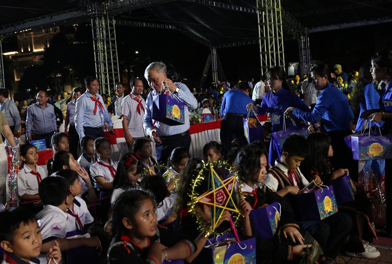 Mọi trẻ em đều phải được vui chơi, học tập và phát triển toàn diện