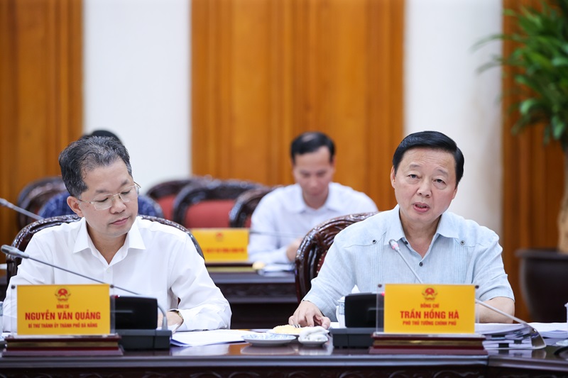 Thủ tướng chủ trì cuộc họp về xây dựng Trung tâm tài chính quốc tế tại Việt Nam