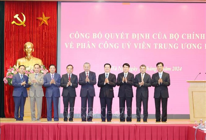 Công bố quyết định của Bộ Chính trị phân công Trưởng Ban Kinh tế Trung ương và Trưởng Ban Dân vận Trung ương