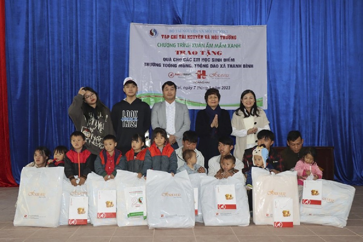 Chùm ảnh: Chương trình Xuân ấm mầm xanh năm 2023, trao quà cho các em học sinh vùng cao Lào Cai