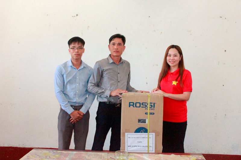 Bộ Tài nguyên và Môi trường: Thăm và động viên cán bộ 2 Trạm Khí tượng Hải văn ở Trường Sa